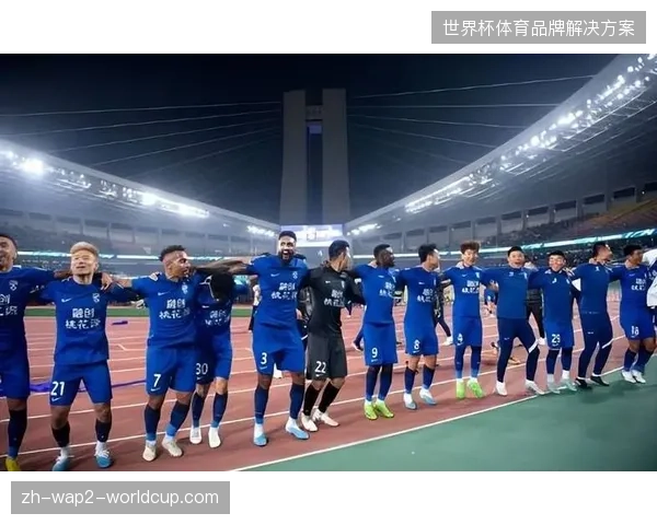 武汉三镇在代理主帅邓卓翔带领下展现传控功底，阿德里亚洛成为中场节拍器